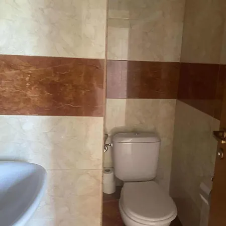 Ground Floor, 2-bed アパート