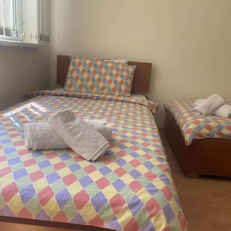 Ground Floor, 2-bed Lejlighed