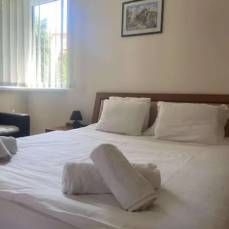 Ground Floor, 2-bed アパート