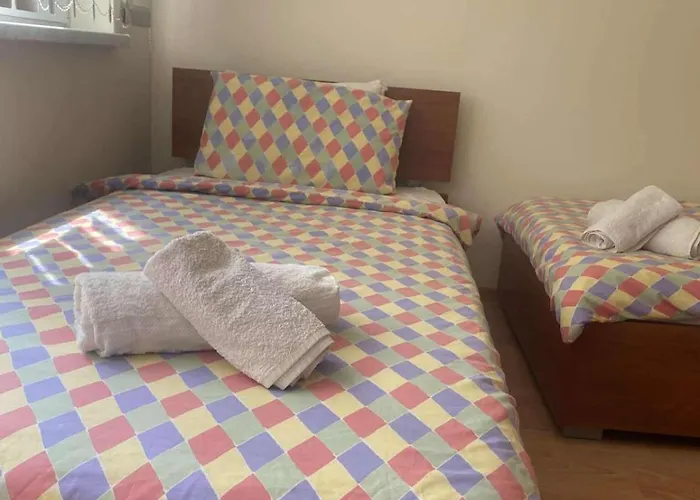 Ground Floor, 2-bed Lejlighed